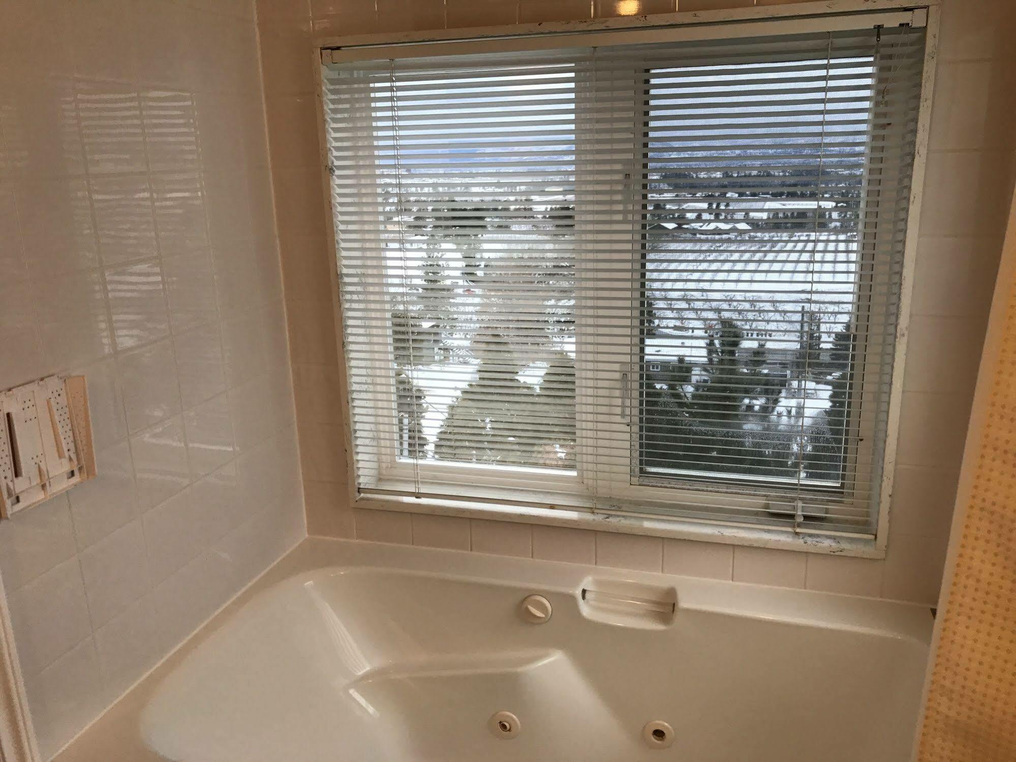 Acker Vacation Rentals Kelowna Dış mekan fotoğraf